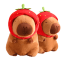 Pelúcia de capivara com touca de morango